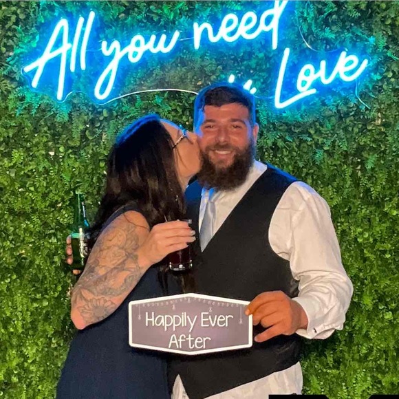 Meet your Posher, Nicole - Picture 3 of 4